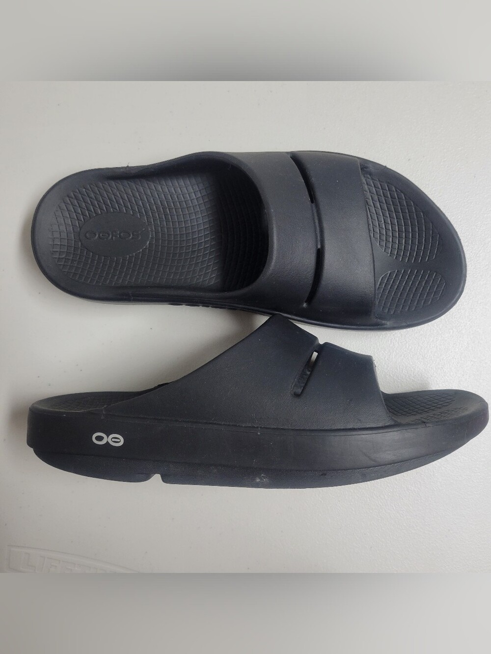 OoFOS Unisex Ooahh Black Recovery Slide Sandals Size 41 M8-W10.